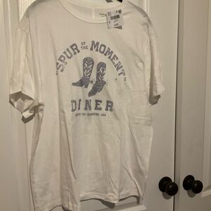 American Eagle Outfitters White and Blue Graphic T-Shirt